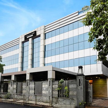 Super Townhouse Oak Alandur Near Chennai Airport Formerly Vijay Park Luaran gambar