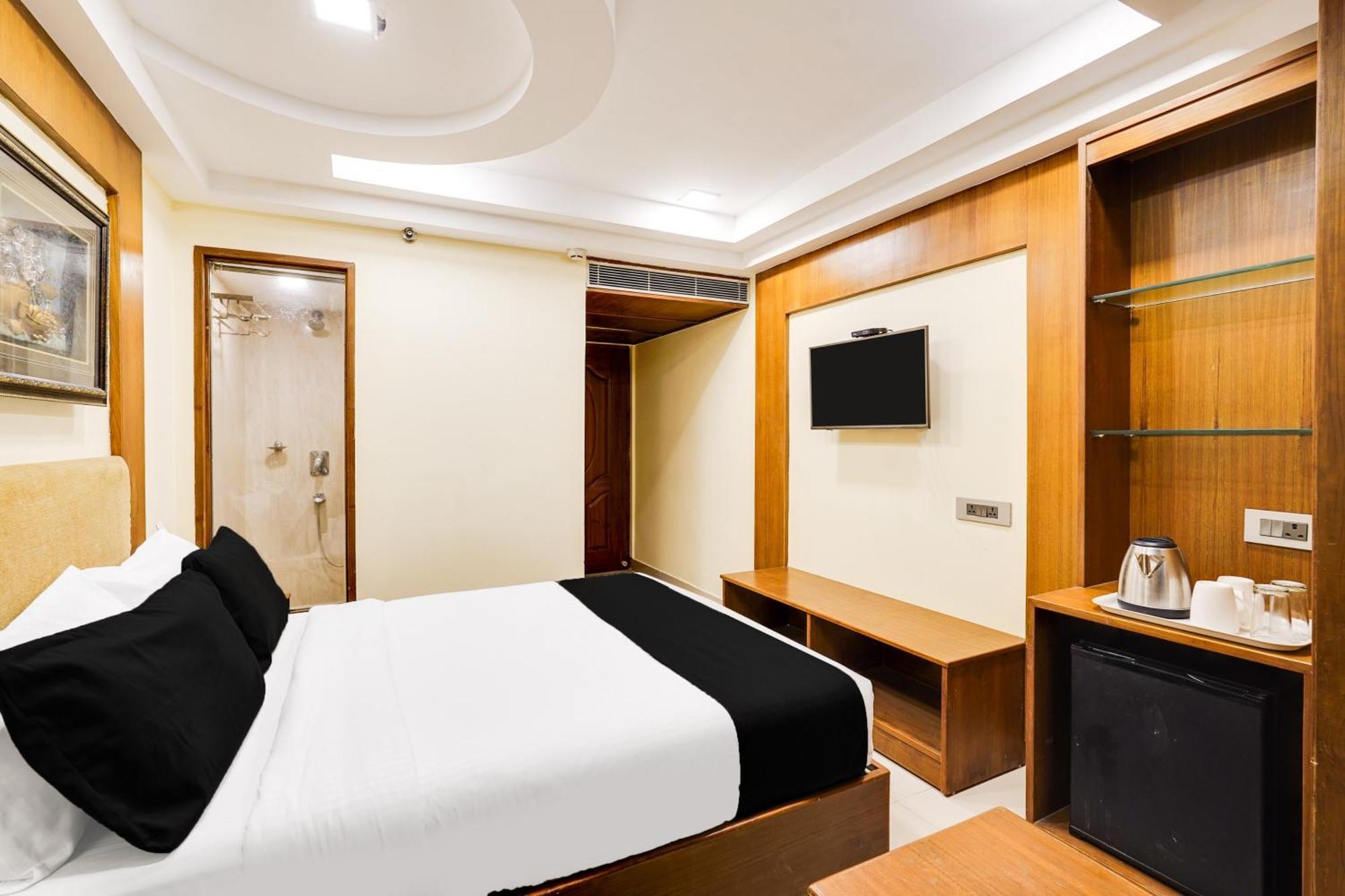 Super Townhouse Oak Alandur Near Chennai Airport Formerly Vijay Park Luaran gambar