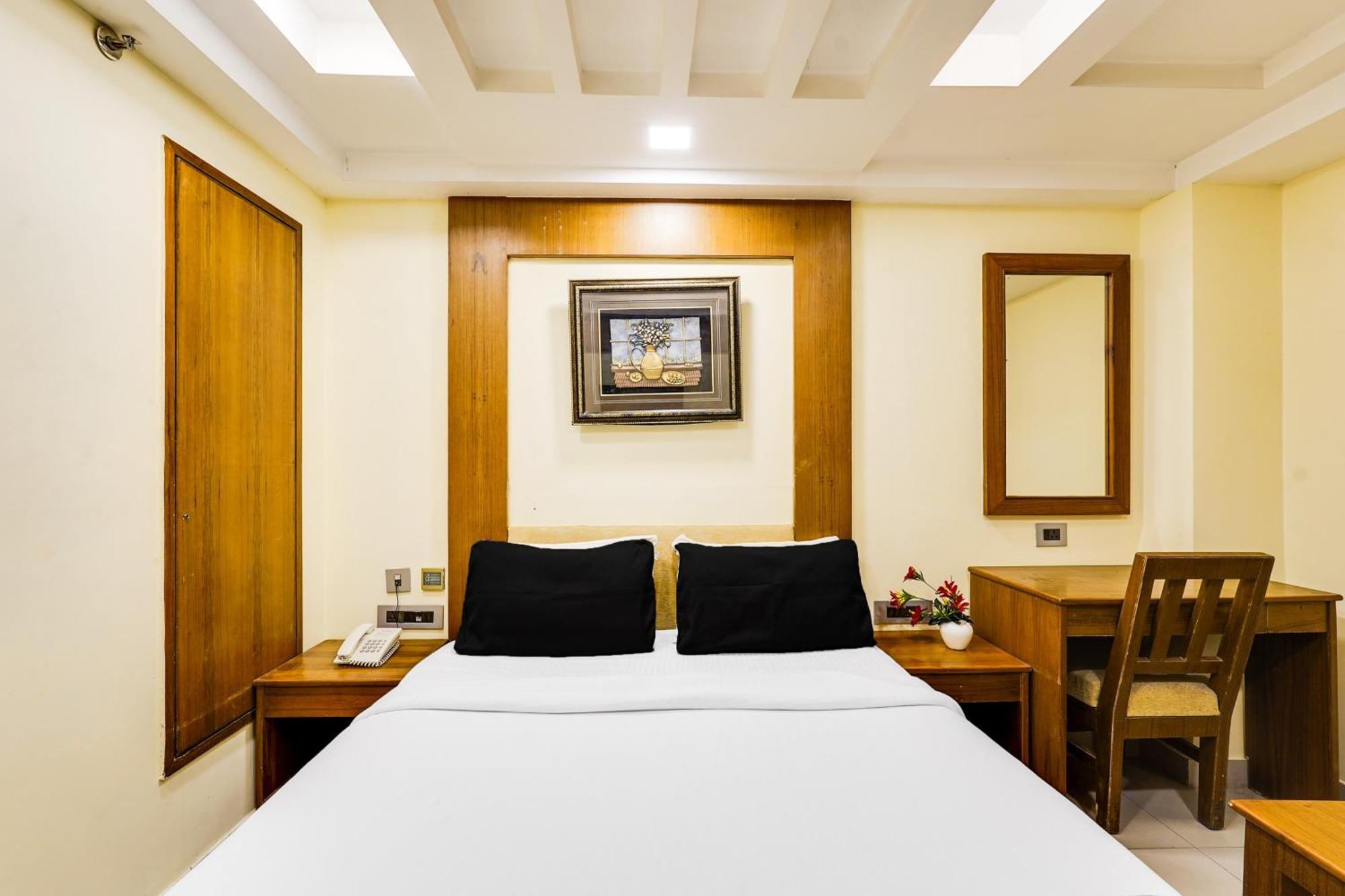 Super Townhouse Oak Alandur Near Chennai Airport Formerly Vijay Park Luaran gambar