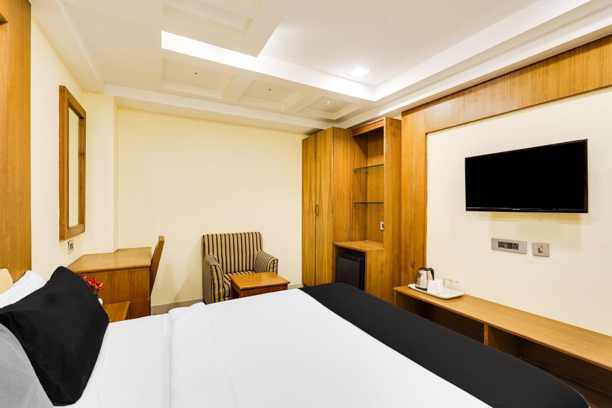 Super Townhouse Oak Alandur Near Chennai Airport Formerly Vijay Park Luaran gambar