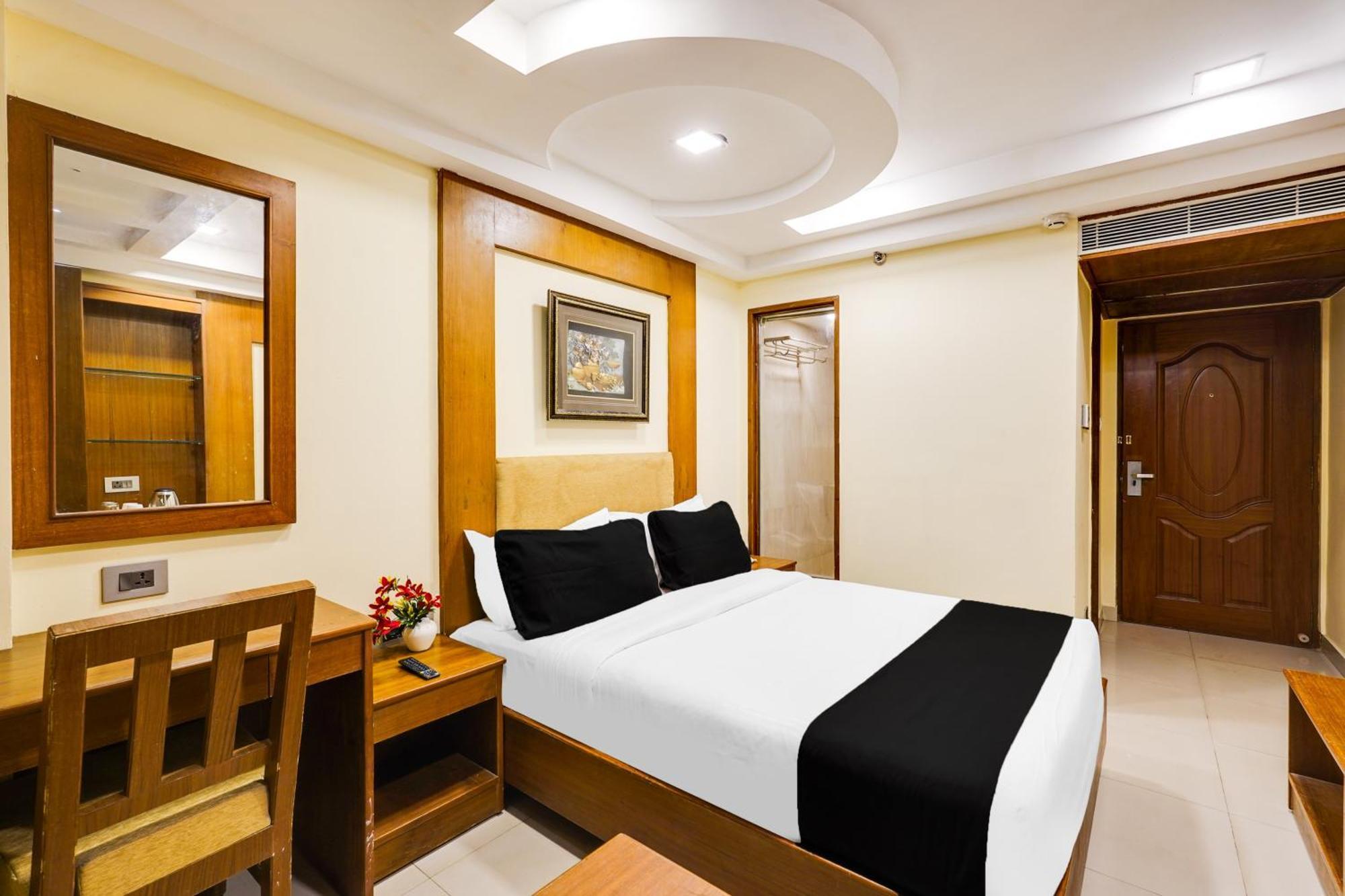 Super Townhouse Oak Alandur Near Chennai Airport Formerly Vijay Park Luaran gambar