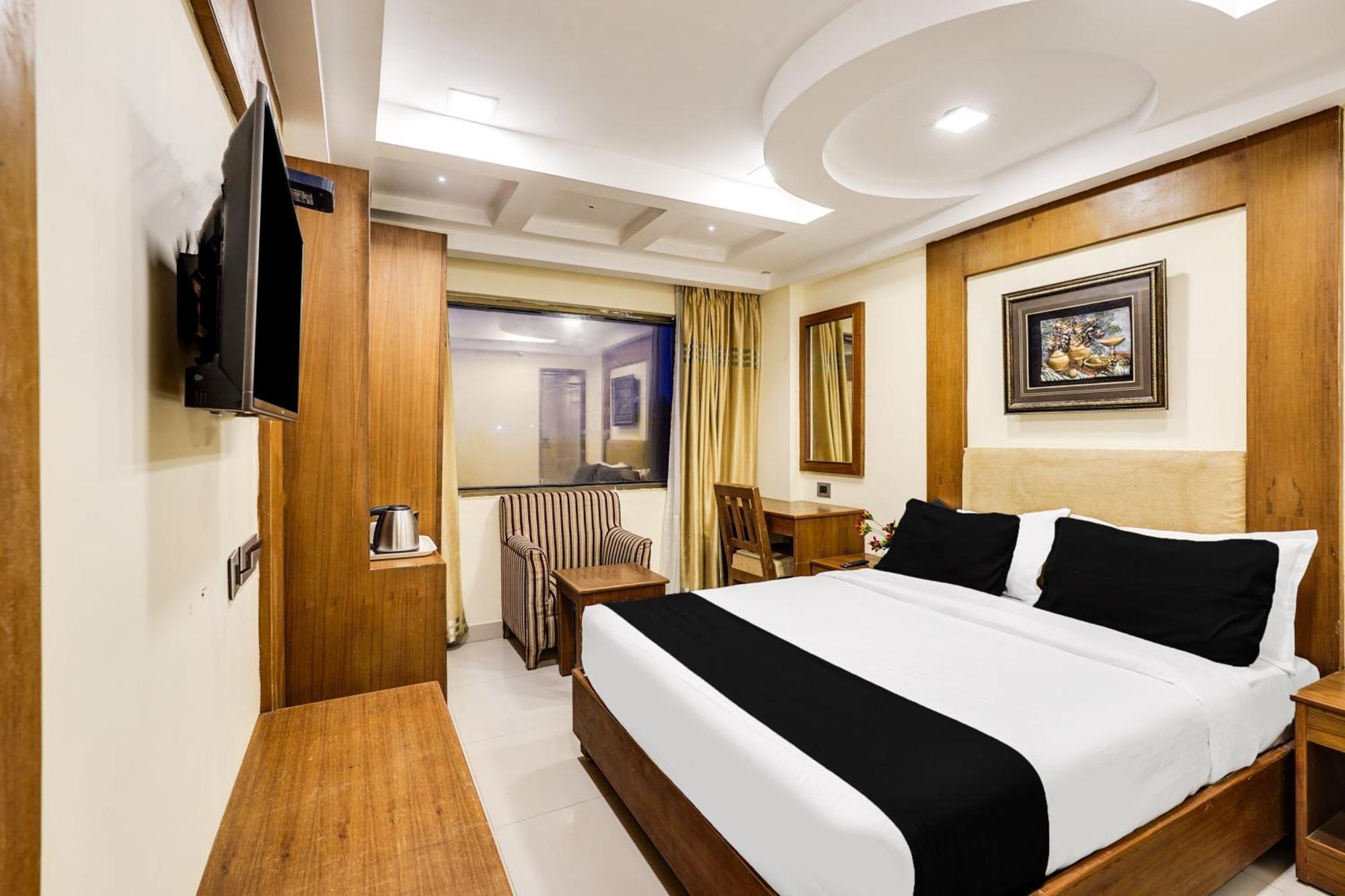 Super Townhouse Oak Alandur Near Chennai Airport Formerly Vijay Park Luaran gambar